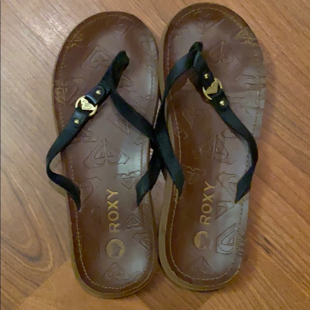 Roxy black flip flops